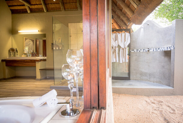 Kambuka-Thatched-suite-1