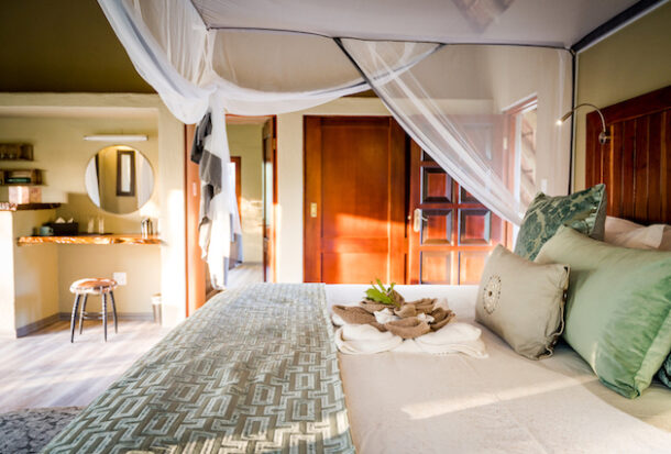 Kambuka-Thatched-suite-5